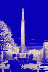 Milda mūžam atgādinās vienmēr tiekties augšup, lai vai kas / Latvian statue of Freedom will always remind to look up, no matter what